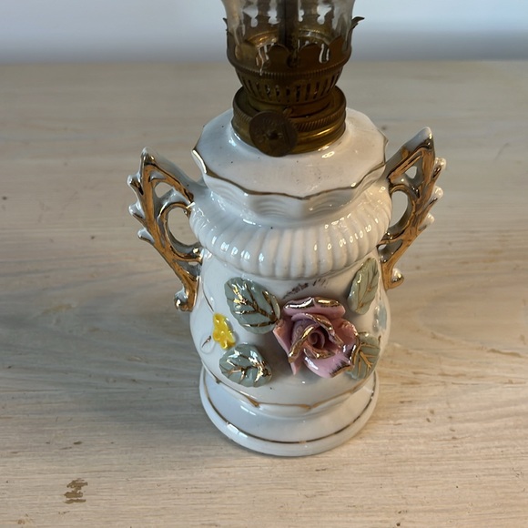 Vintage 1950s Hand Painted Floral Miniature Oil Lamp Japan Porcelain Betson’s - Picture 3 of 6
